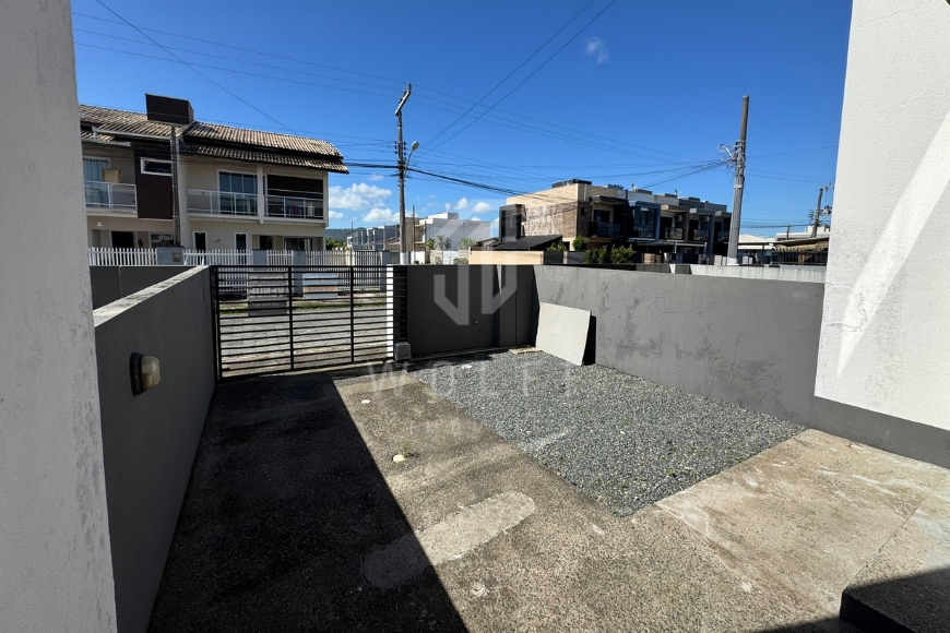 JD1697 - Sobrado na região Central de Balneário Piçarras