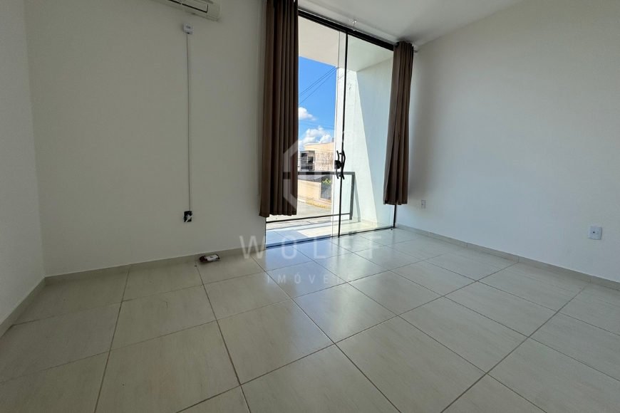 JD1697 - Sobrado na região Central de Balneário Piçarras