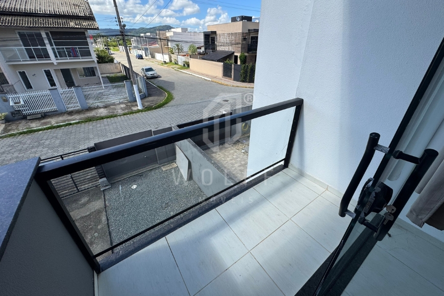 JD1697 - Sobrado na região Central de Balneário Piçarras