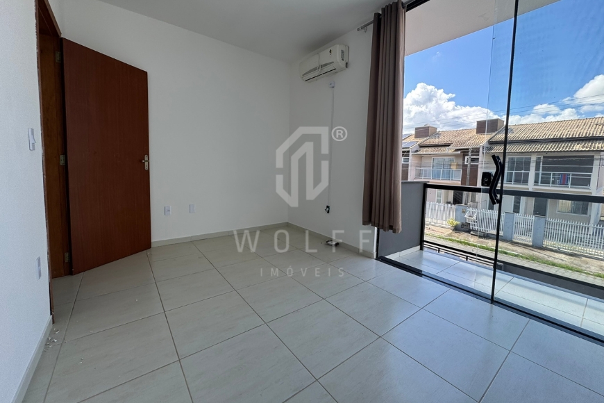 JD1697 - Sobrado na região Central de Balneário Piçarras