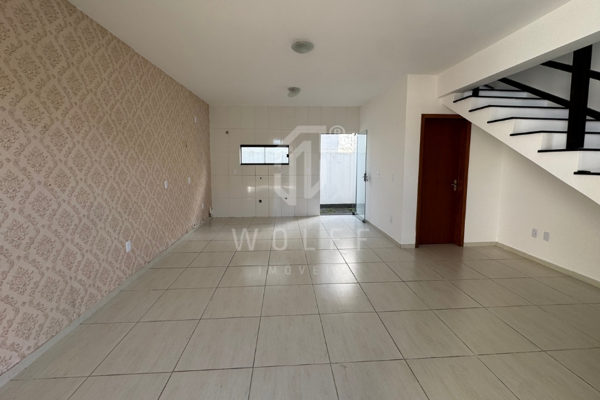 JD1697 - Sobrado na região Central de Balneário Piçarras