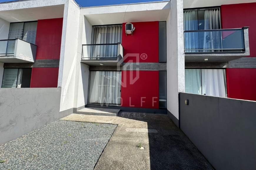 JD1697 - Sobrado na região Central de Balneário Piçarras