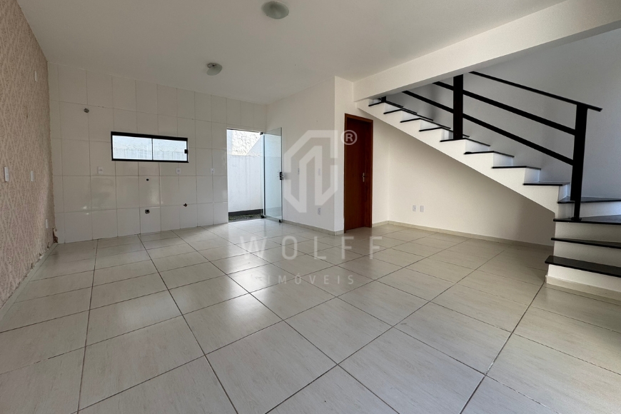 JD1697 - Sobrado na região Central de Balneário Piçarras