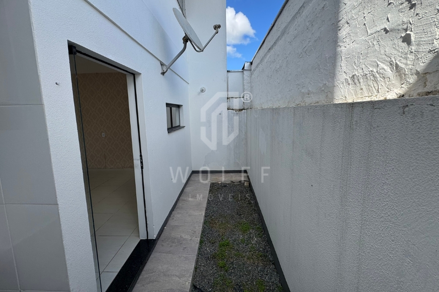 JD1697 - Sobrado na região Central de Balneário Piçarras