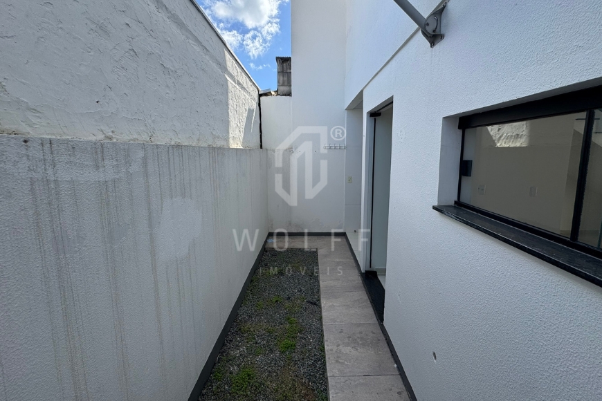 JD1697 - Sobrado na região Central de Balneário Piçarras