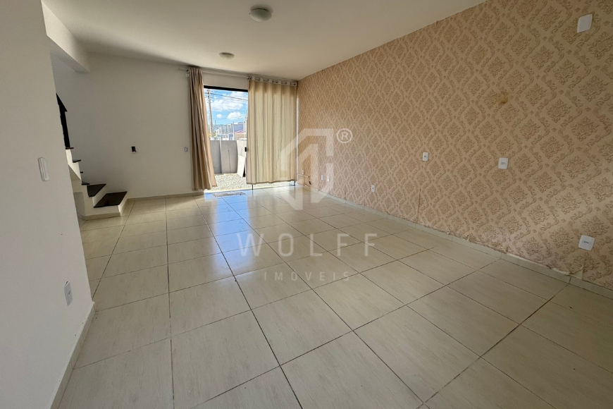 JD1697 - Sobrado na região Central de Balneário Piçarras