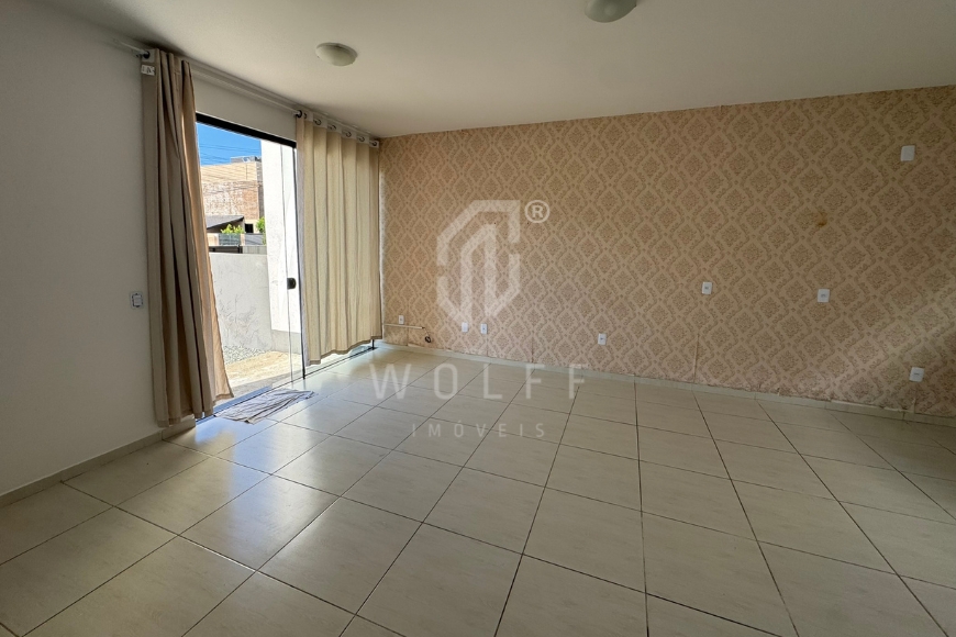 JD1697 - Sobrado na região Central de Balneário Piçarras