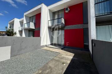 JD1697 - Sobrado na região Central de Balneário Piçarras