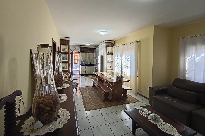 JD1701 - Casa com piscina no Centro