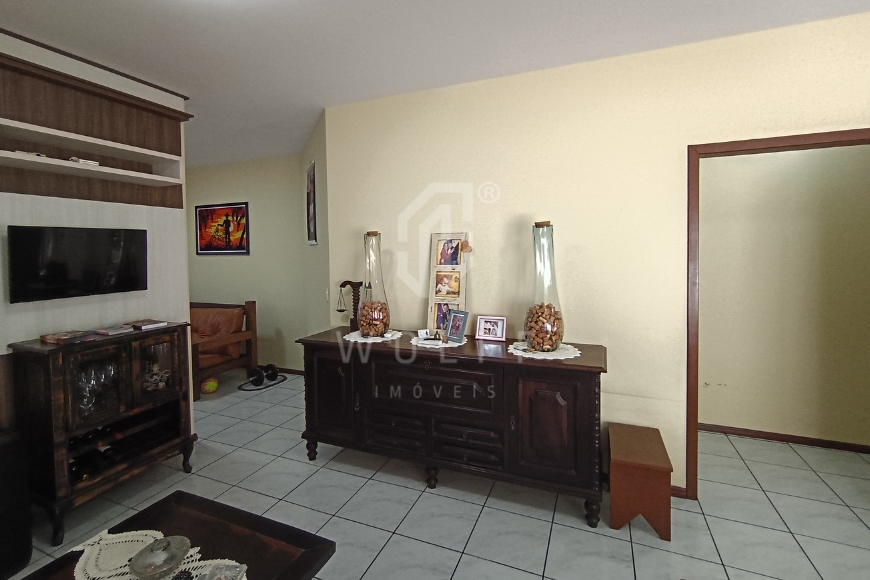 JD1701 - Casa com piscina no Centro