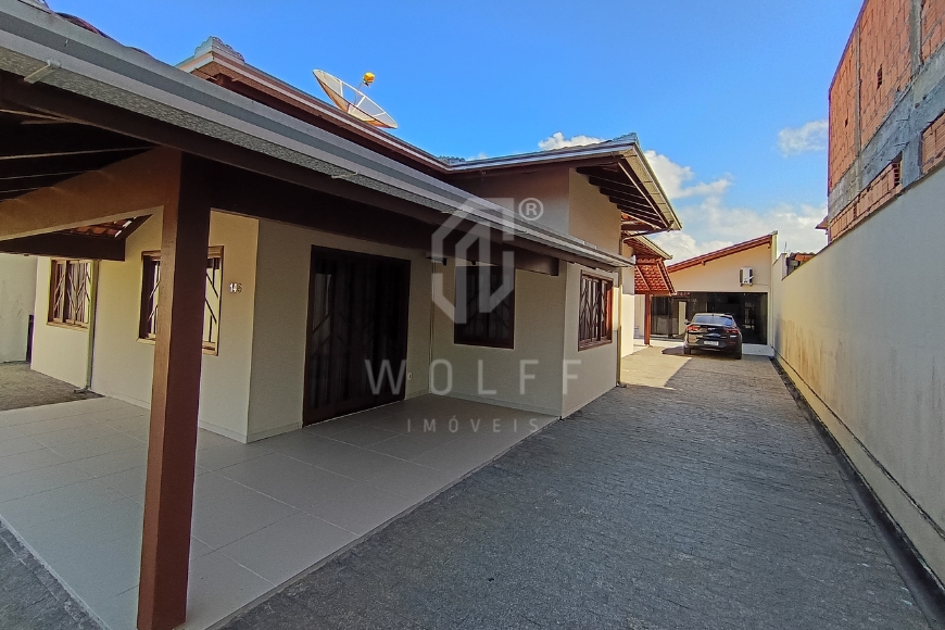 JD1701 - Casa com piscina no Centro