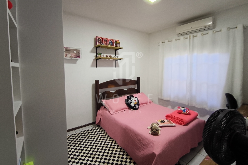 JD1701 - Casa com piscina no Centro