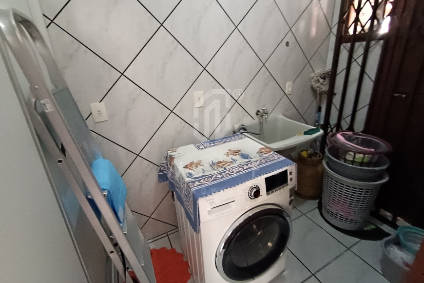 JD1701 - Casa com piscina no Centro