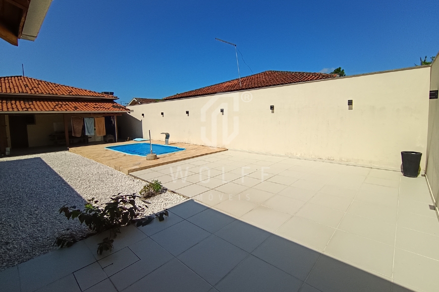 JD1701 - Casa com piscina no Centro