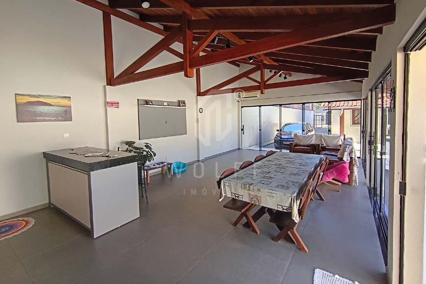 JD1701 - Casa com piscina no Centro