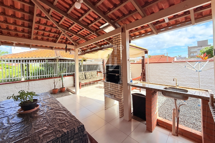 JD1703 - Sobrado mobiliado a 200 metros da praia