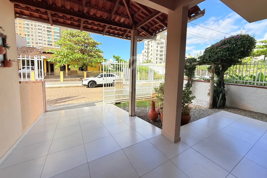 JD1703 - Sobrado mobiliado a 200 metros da praia