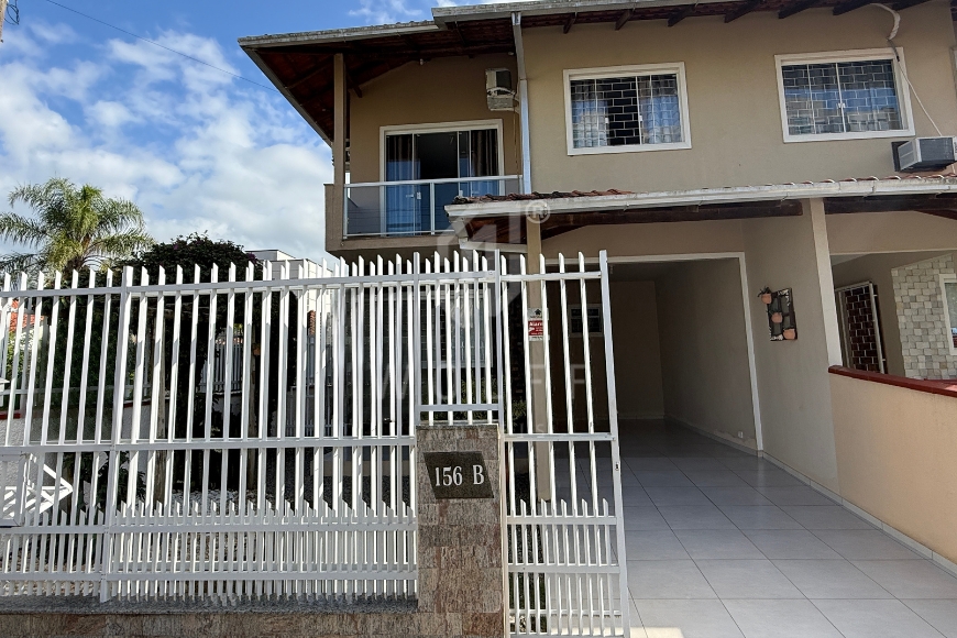 JD1703 - Sobrado mobiliado a 200 metros da praia