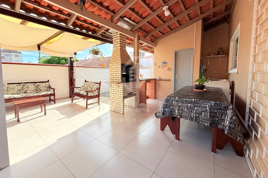 JD1703 - Sobrado mobiliado a 200 metros da praia