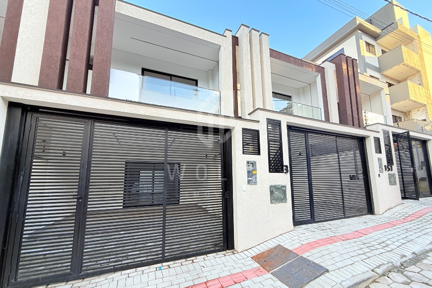 JD1705 - Sobrado com piscina no bairro Itacolomi 