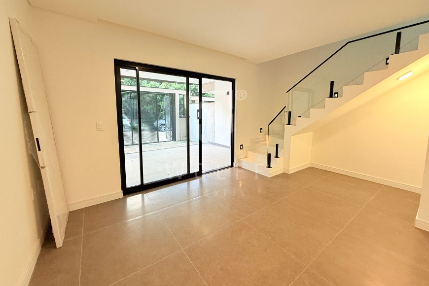 JD1705 - Sobrado com piscina no bairro Itacolomi 