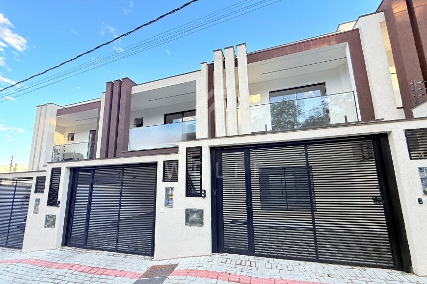 JD1705 - Sobrado com piscina no bairro Itacolomi 