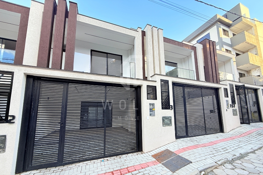 JD1705 - Sobrado com piscina no bairro Itacolomi 