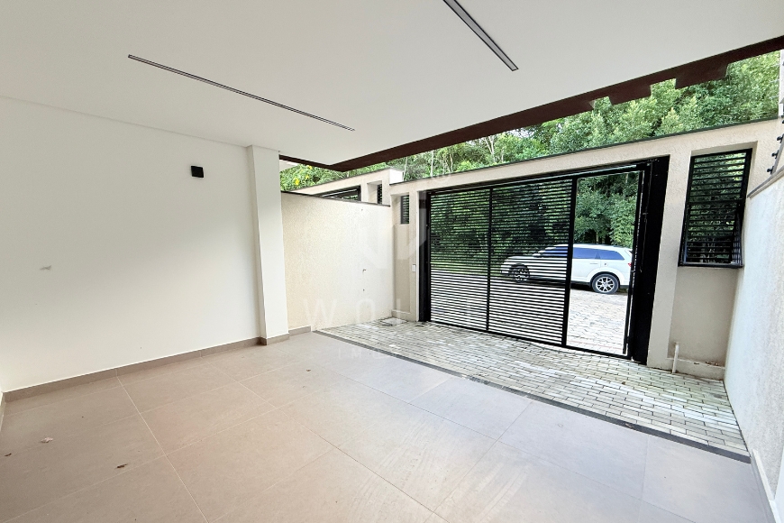 JD1705 - Sobrado com piscina no bairro Itacolomi 