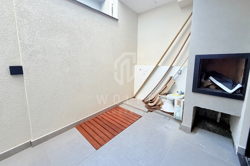 JD1705 - Sobrado com piscina no bairro Itacolomi 