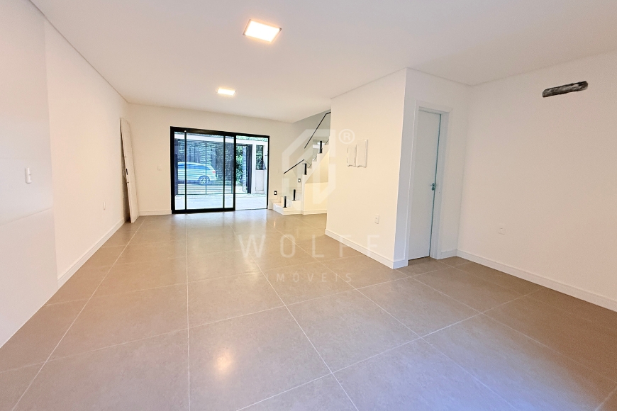 JD1705 - Sobrado com piscina no bairro Itacolomi 