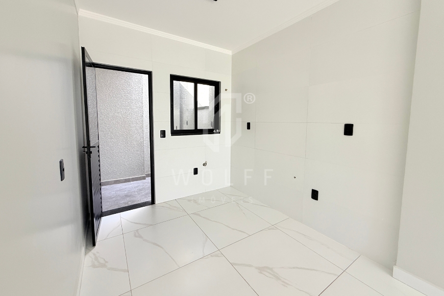 JD1710 - Casa de Esquina com Amplo Espaço de Terreno