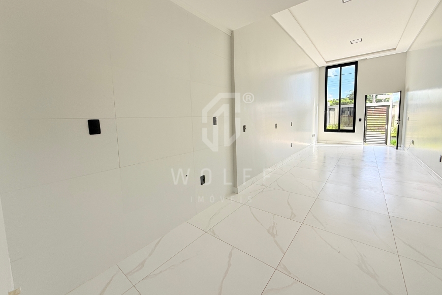 JD1710 - Casa de Esquina com Amplo Espaço de Terreno