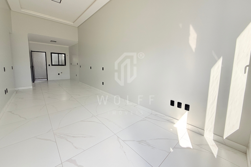 JD1710 - Casa de Esquina com Amplo Espaço de Terreno