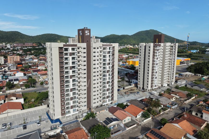 JD1711 - Apartamento de 03 dormitórios na Praia da Armação