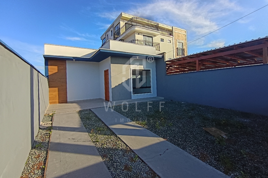 JD1725 - Casa com 03 dormitórios e amplo espaço de terreno livre