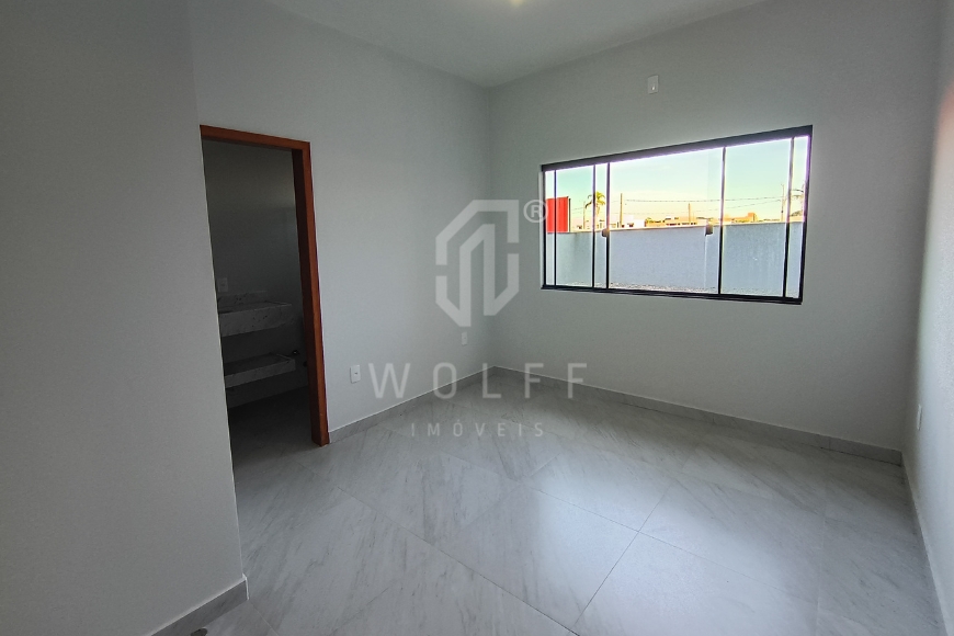 JD1725 - Casa com 03 dormitórios e amplo espaço de terreno livre
