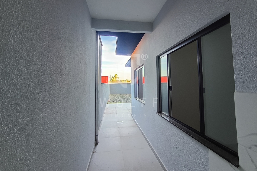 JD1725 - Casa com 03 dormitórios e amplo espaço de terreno livre