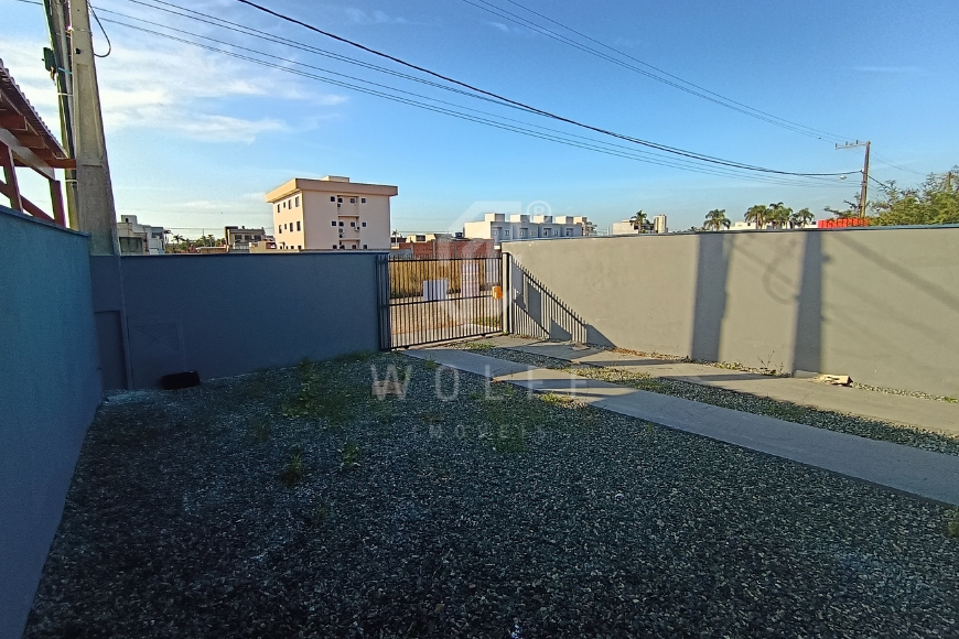 JD1725 - Casa com 03 dormitórios e amplo espaço de terreno livre