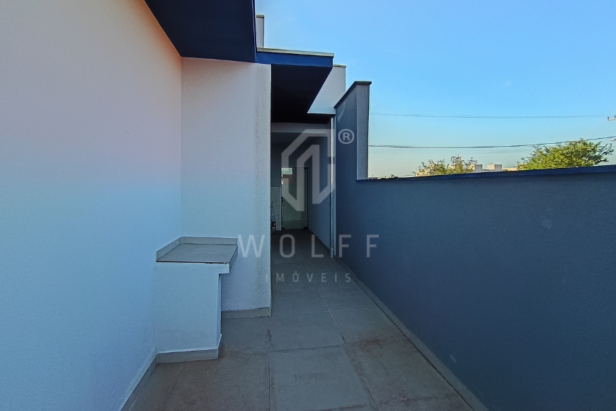 JD1725 - Casa com 03 dormitórios e amplo espaço de terreno livre