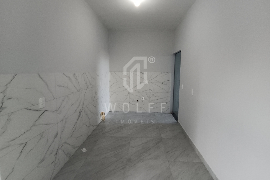 JD1725 - Casa com 03 dormitórios e amplo espaço de terreno livre
