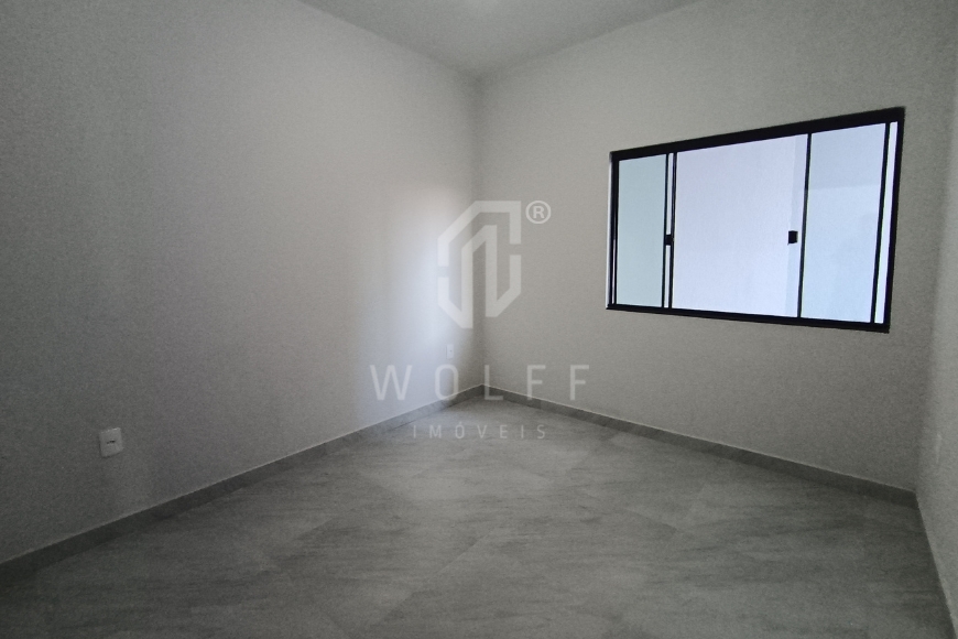 JD1725 - Casa com 03 dormitórios e amplo espaço de terreno livre