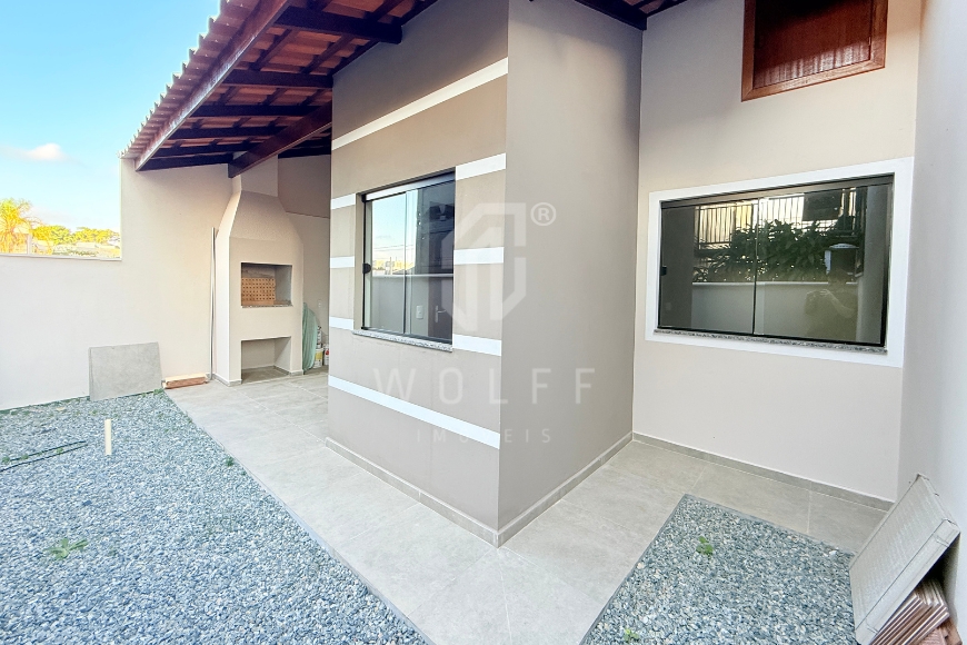 JD1727 - Casa Geminada com Espaço de Festas