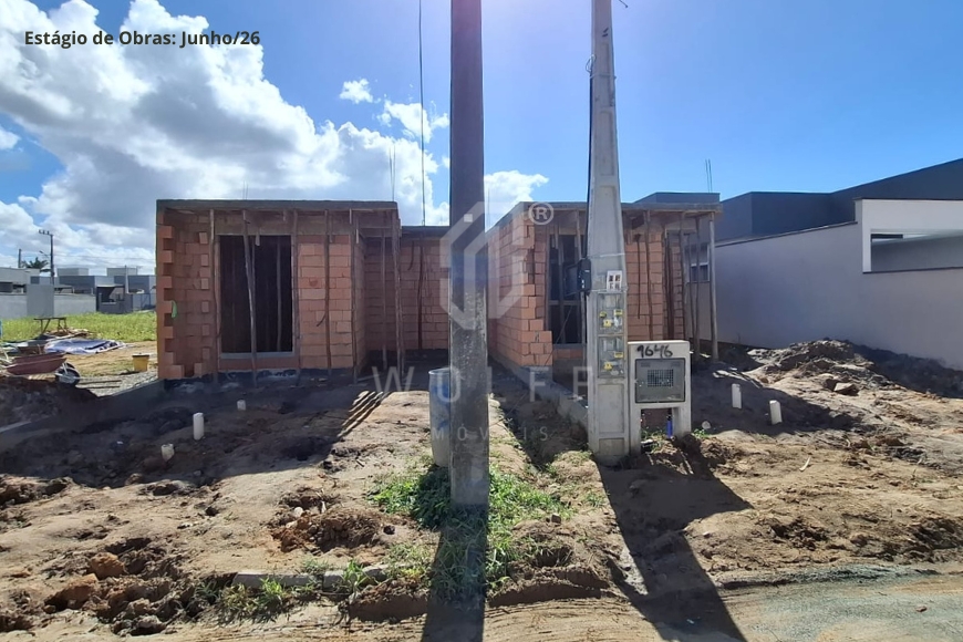 JD1733 - Casa com Espaço de Fundos e Corredor Lateral 