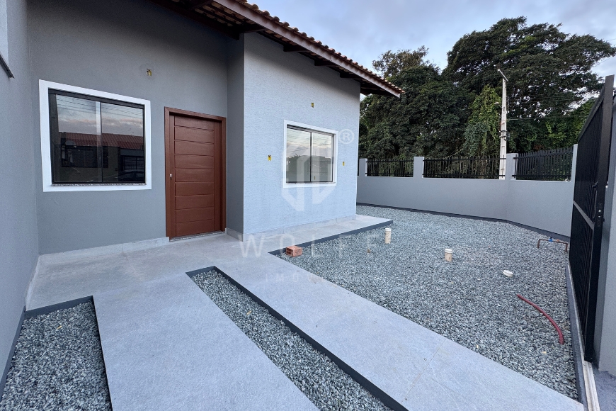 JD1736 - Casa de esquina em Ótima Localização