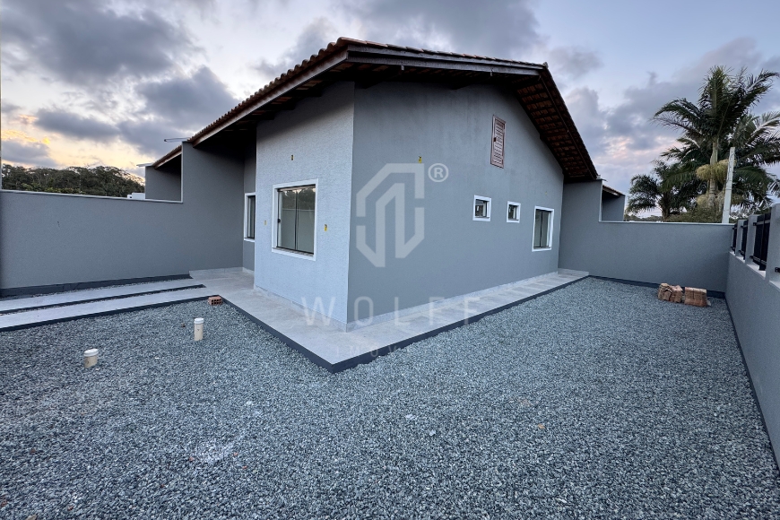 JD1736 - Casa de esquina em Ótima Localização