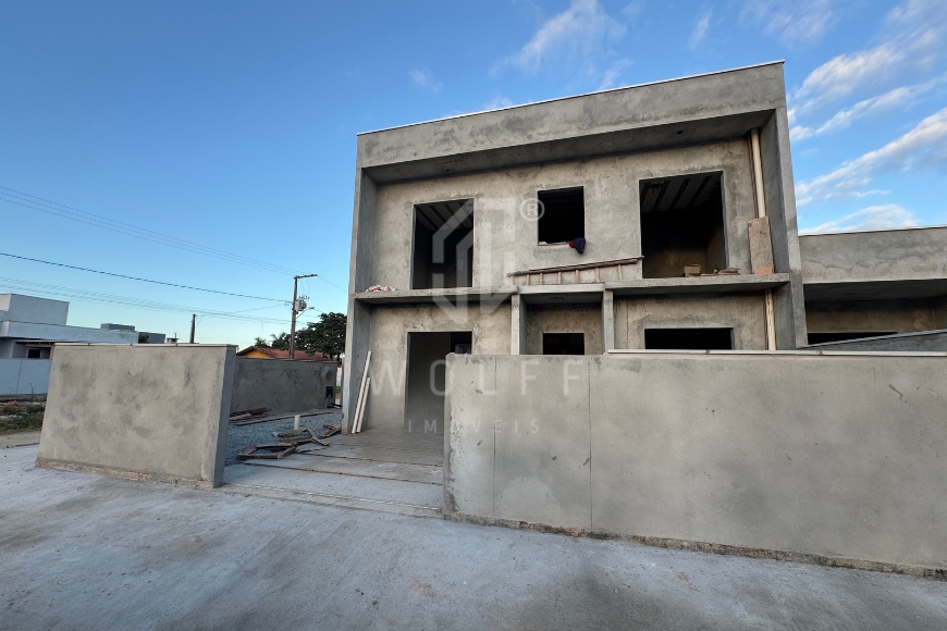 JD1740 - Sobrado com espaço de terreno livre na Quinta dos Açorianos