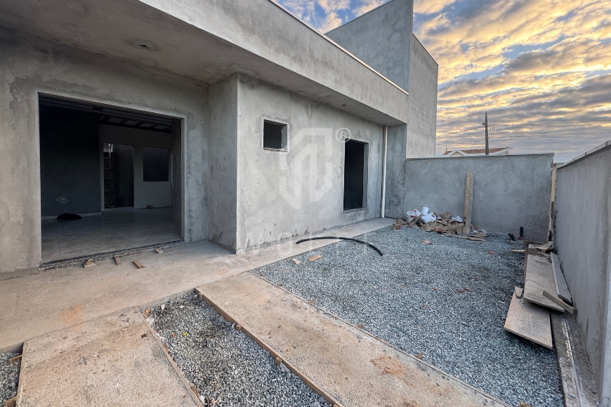 JD1741 - Casa com espaço de terreno livre na Quinta dos Açorianos