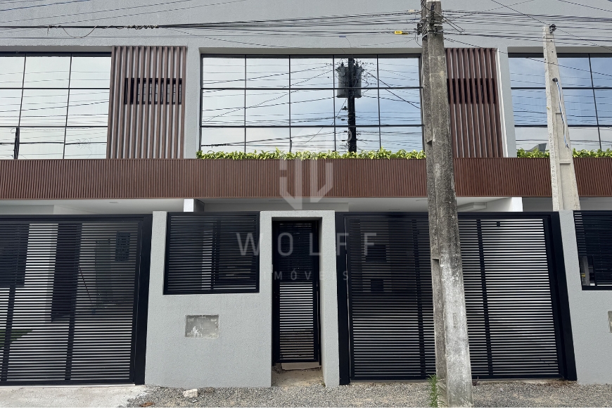 JD1742 - Sobrado em Ótima Localização na Praia de Armação
