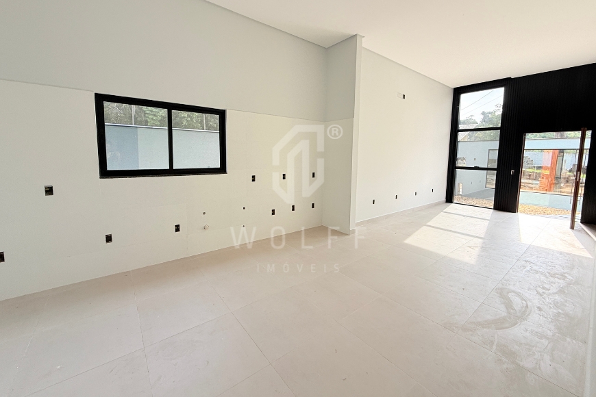 JD1745 - Casa com amplo espaço de terreno em Itajuba