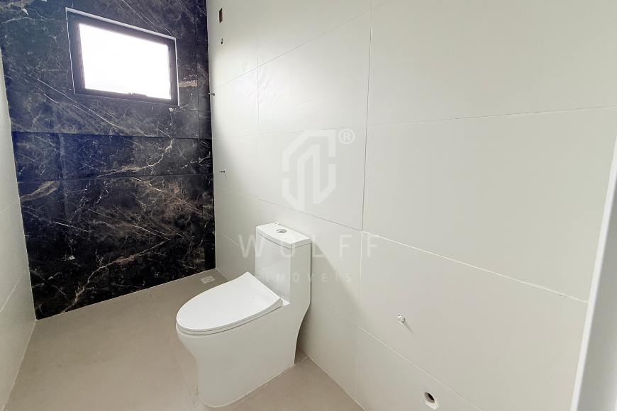 JD1745 - Casa com amplo espaço de terreno em Itajuba